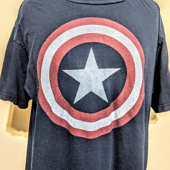 3/$15 MARVEL Captain America graphic T-shirt (XL) - Picture 3 of 6